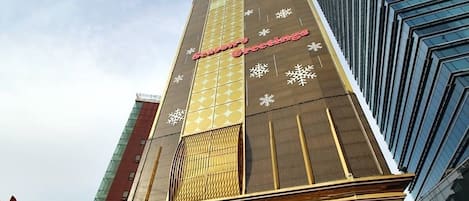 A tall hotel building with a prominent sign reading "Hotel Circle."