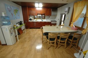 Breakfast area - Apple Tree Guest house (Seoul)