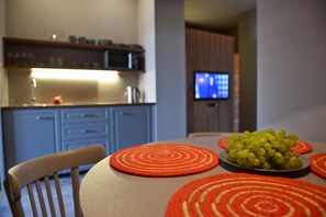Apartment, 2 Schlafzimmer, 2 Bäder | Individuell dekoriert, individuell eingerichtet, Bügeleisen/Bügelbrett
