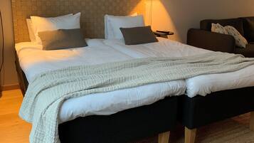 Family Quadruple Room, Kitchenette | Iron/ironing board, cribs/infant beds, rollaway beds, free WiFi