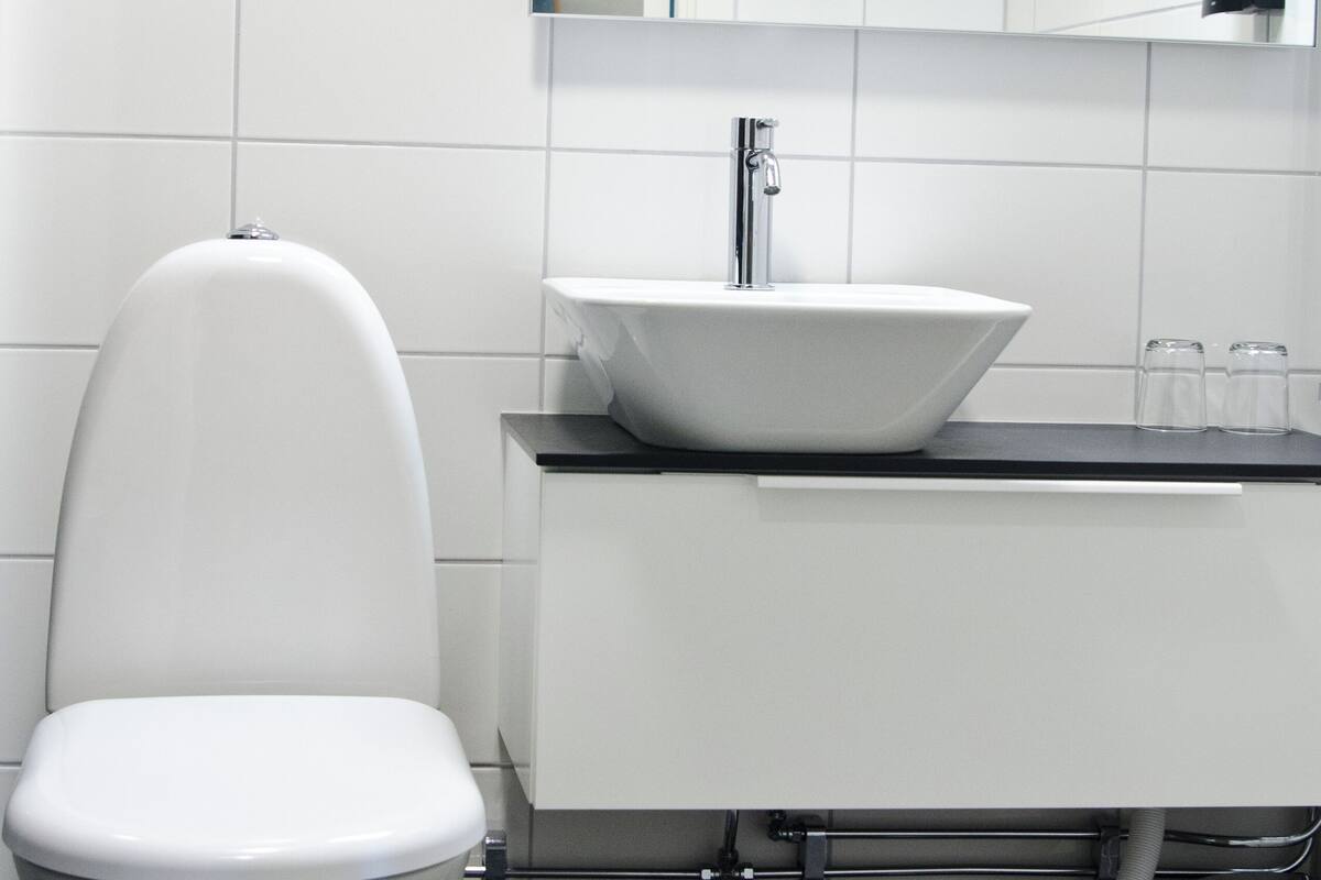 Habitación familiar | Baño | Regadera, amenidades de baño gratuitas, secadora de cabello