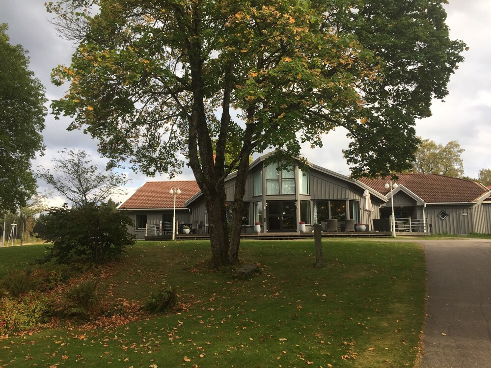 LÄNDSKIDPAKET PÅ HOTELL LASSALYCKAN