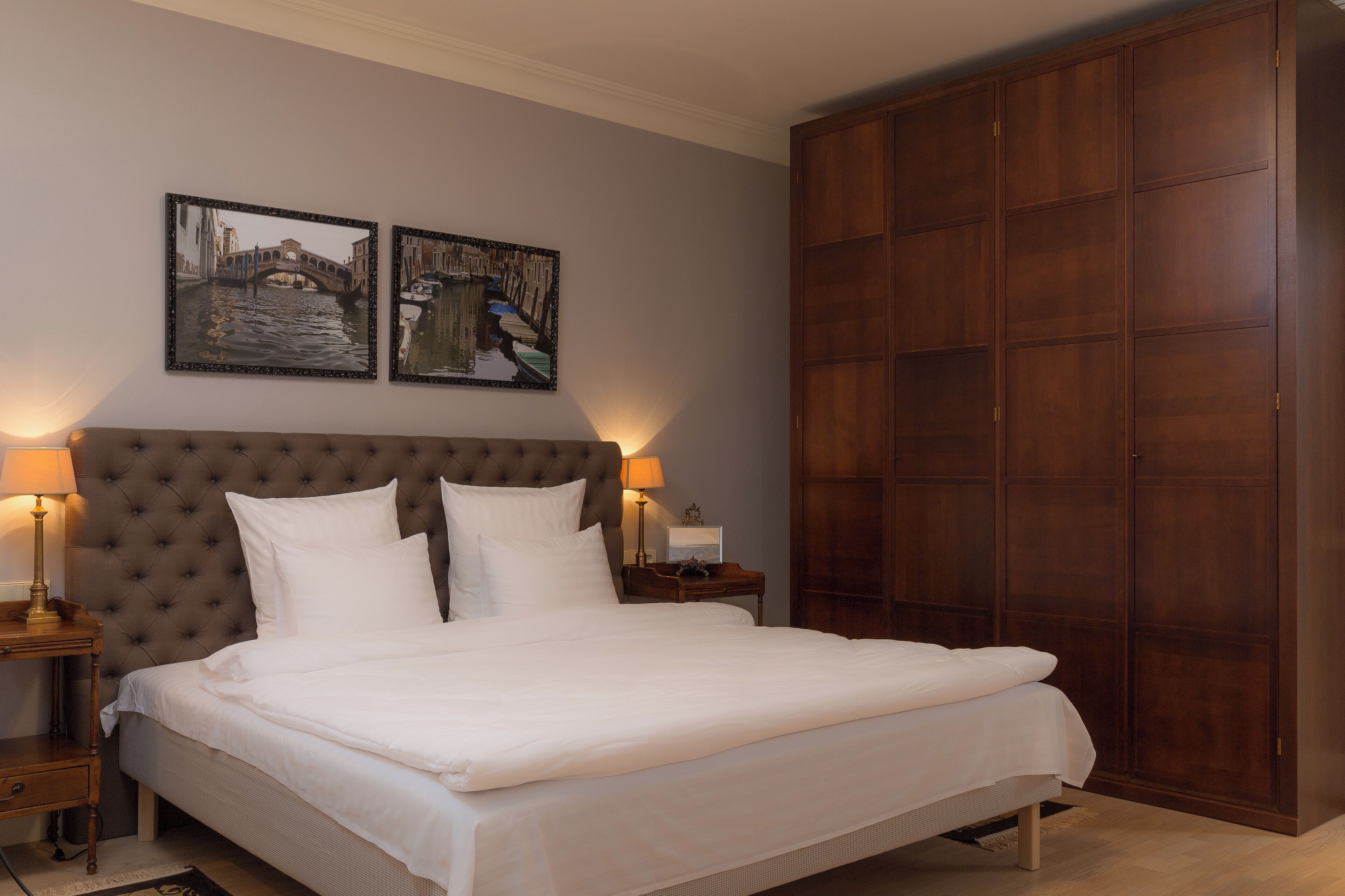 Premium bedding, in-room safe, individually decorated