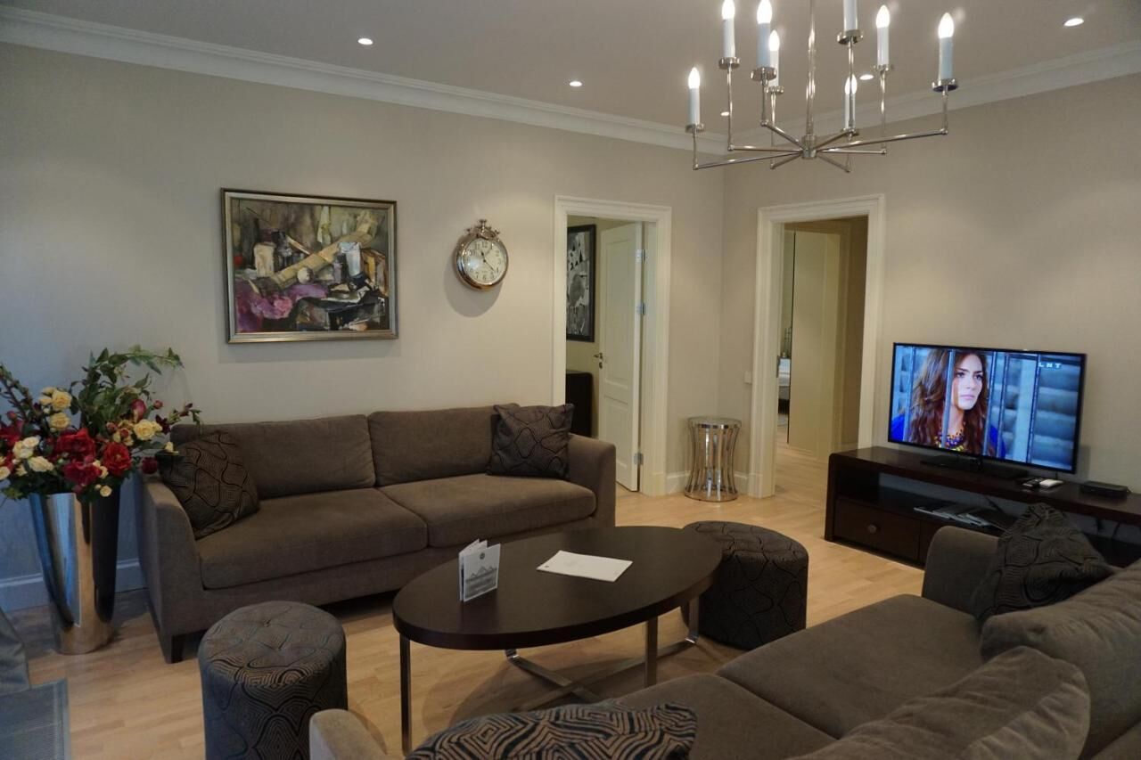 Apartment, 2 Bedrooms (with balcony) | Living area | 42-inch flat-screen TV with cable channels