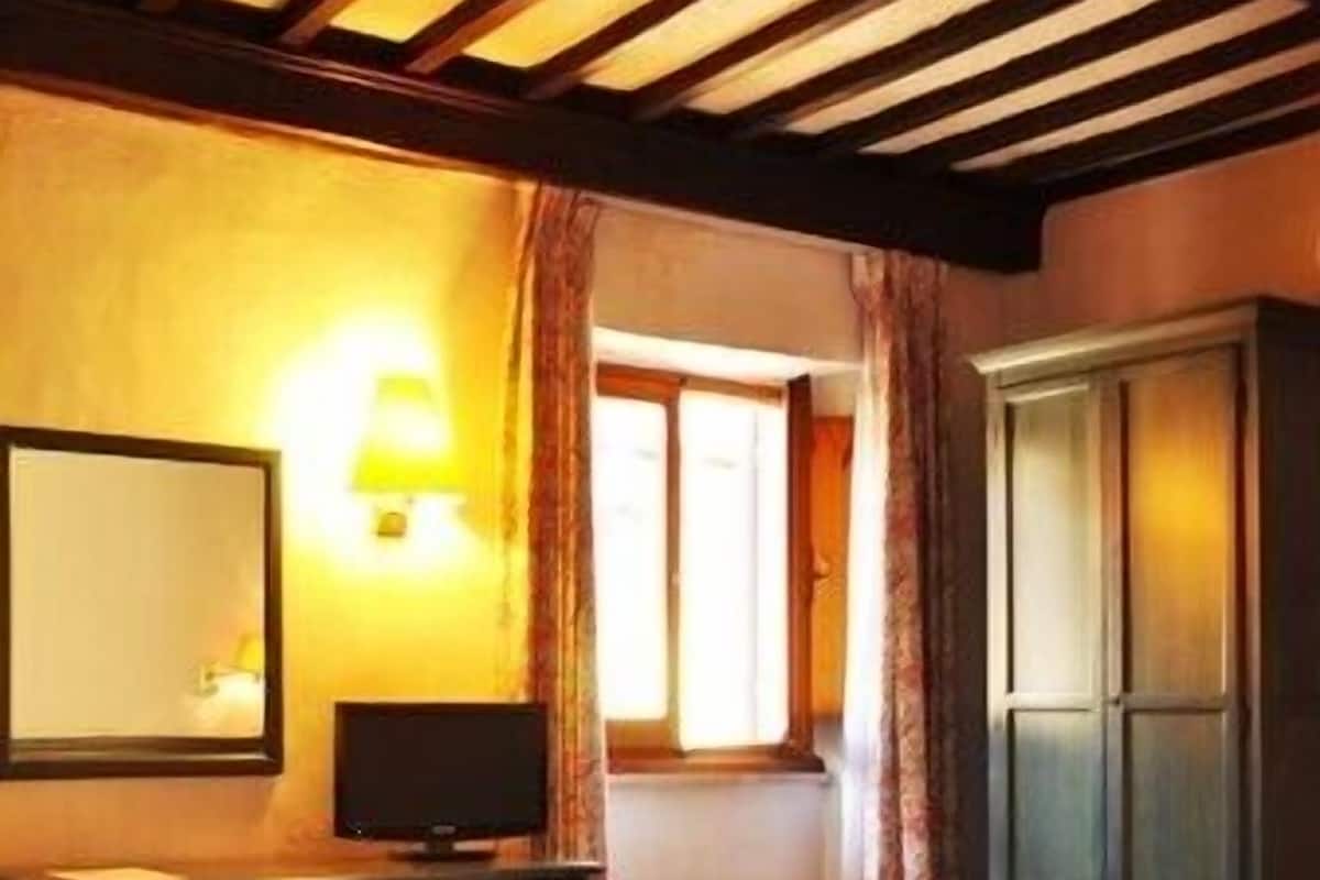 Camera Basic | 1 camera, minibar, una scrivania, Wi-Fi gratuito