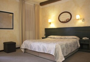 Basic Room | Minibar, desk, free WiFi, bed sheets - Hotel Borgo Antico Bibbiena (Bibbiena)