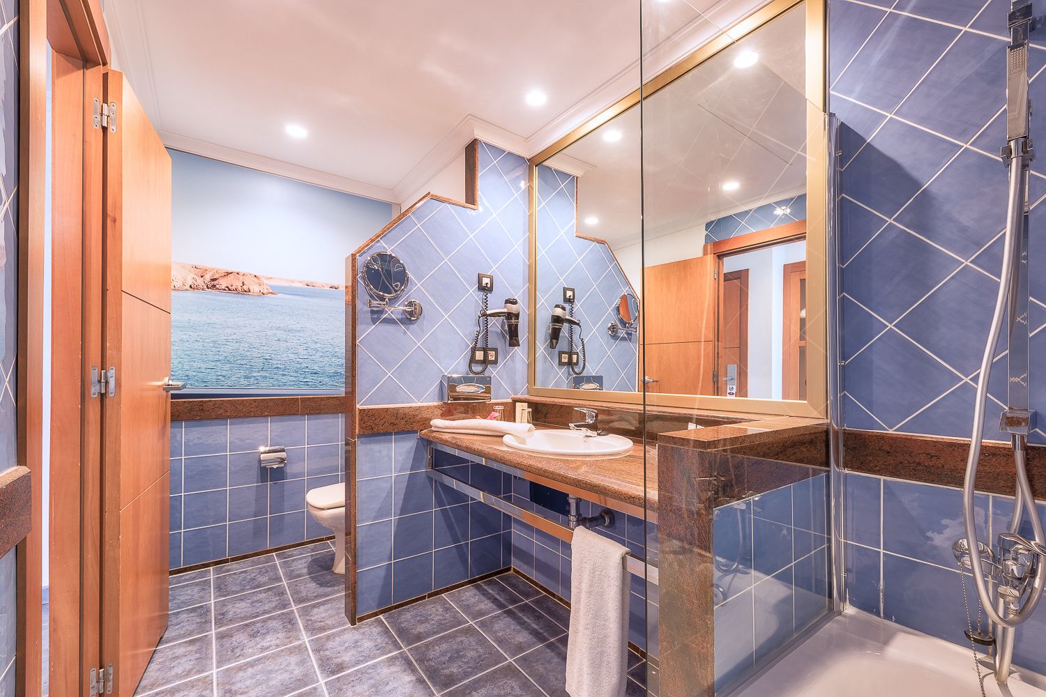 bathtub, free toiletries, hair dryer, towels