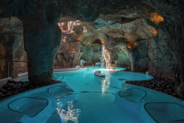 Sauna, hot tub, steam room, Turkish bath, body treatments, body scrubs