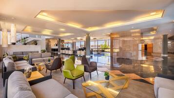 Coin salon dans le hall