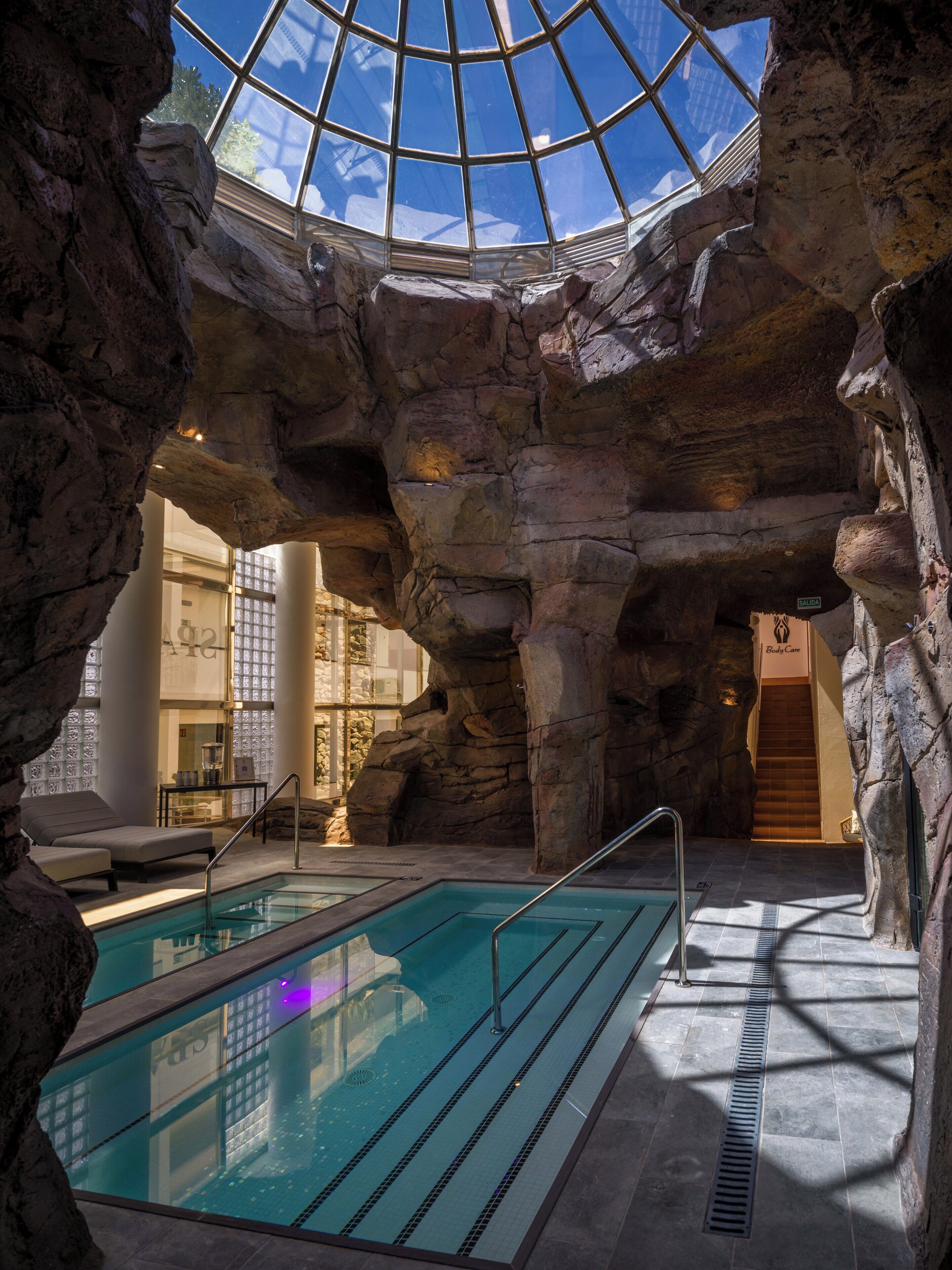 sauna, hot tub, steam room, turkish bath/hammam, body treatments