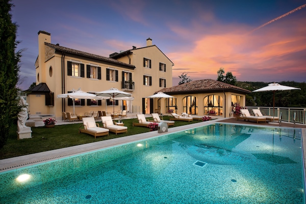 Outdoor pool, pool umbrellas, sun loungers