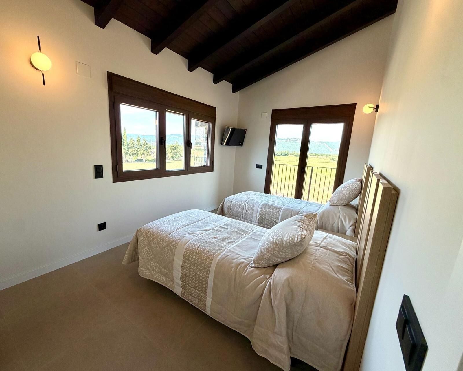 Maison Familiale, 4 chambres, accès piscine, vue lac