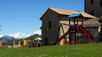 House, 2 Bedrooms | Egyptian cotton sheets, premium bedding, Select Comfort beds