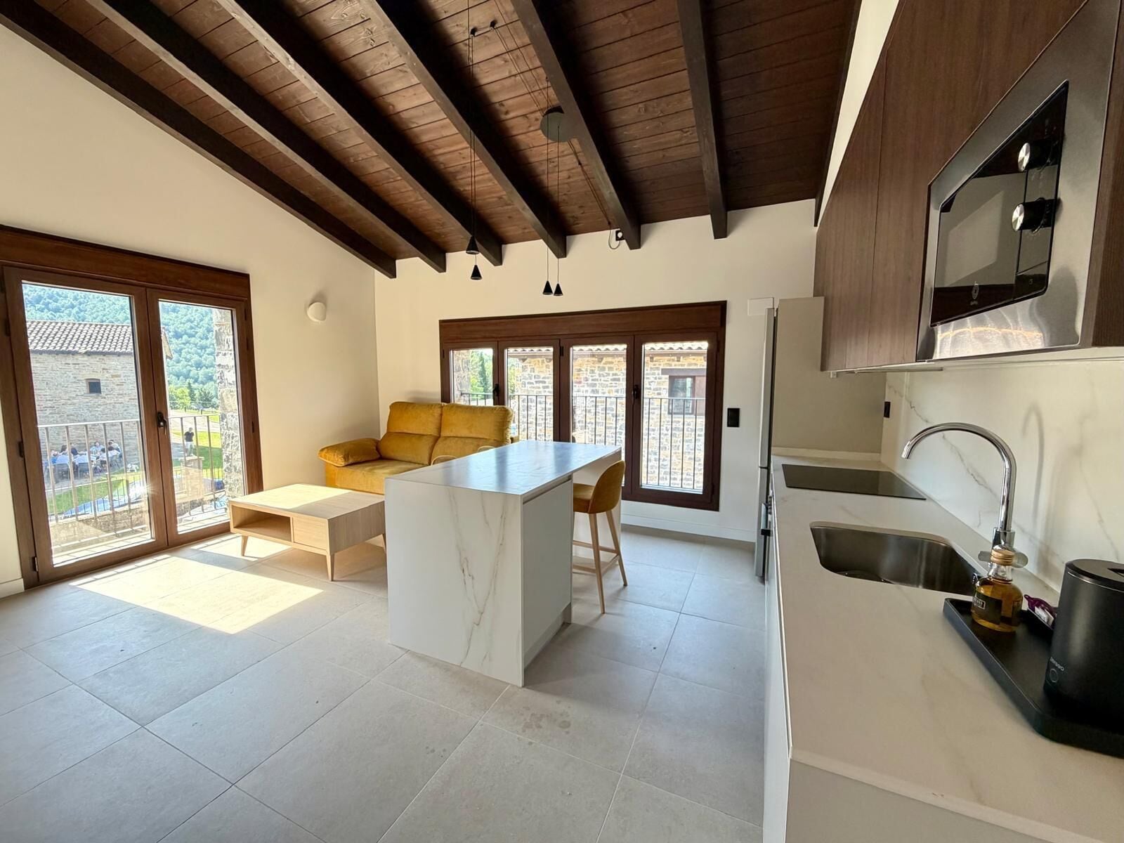 Departamento exclusivo, 1 habitación, tina | Cocina privada | Refrigerador con congelador, microondas, horno y parrilla de estufa 