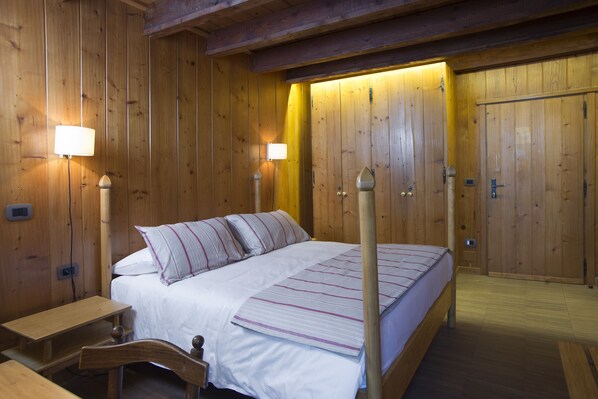 خزنة داخل الغرفة ومكتب وواي فاي مجانًا وملاءات أسرّة