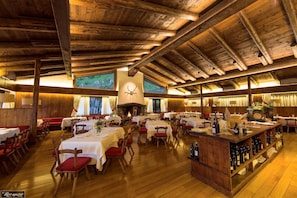 Lunch and dinner served, local cuisine - Albergo Ristorante Bucaneve (Veglio)