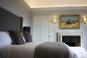 Luxury Studio Suite, 1 Bedroom, Sea View | In-room safe, desk, free WiFi