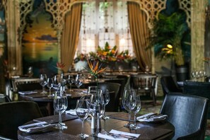 Breakfast, lunch, dinner served; British cuisine