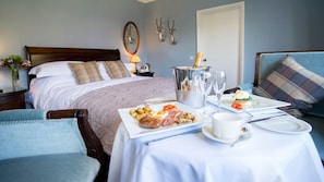 In-room safe, desk, free WiFi