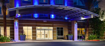 Holiday Inn Express & Suites Anaheim Resort Area by IHG