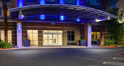 Holiday Inn Express & Suites Anaheim Resort Area by IHG