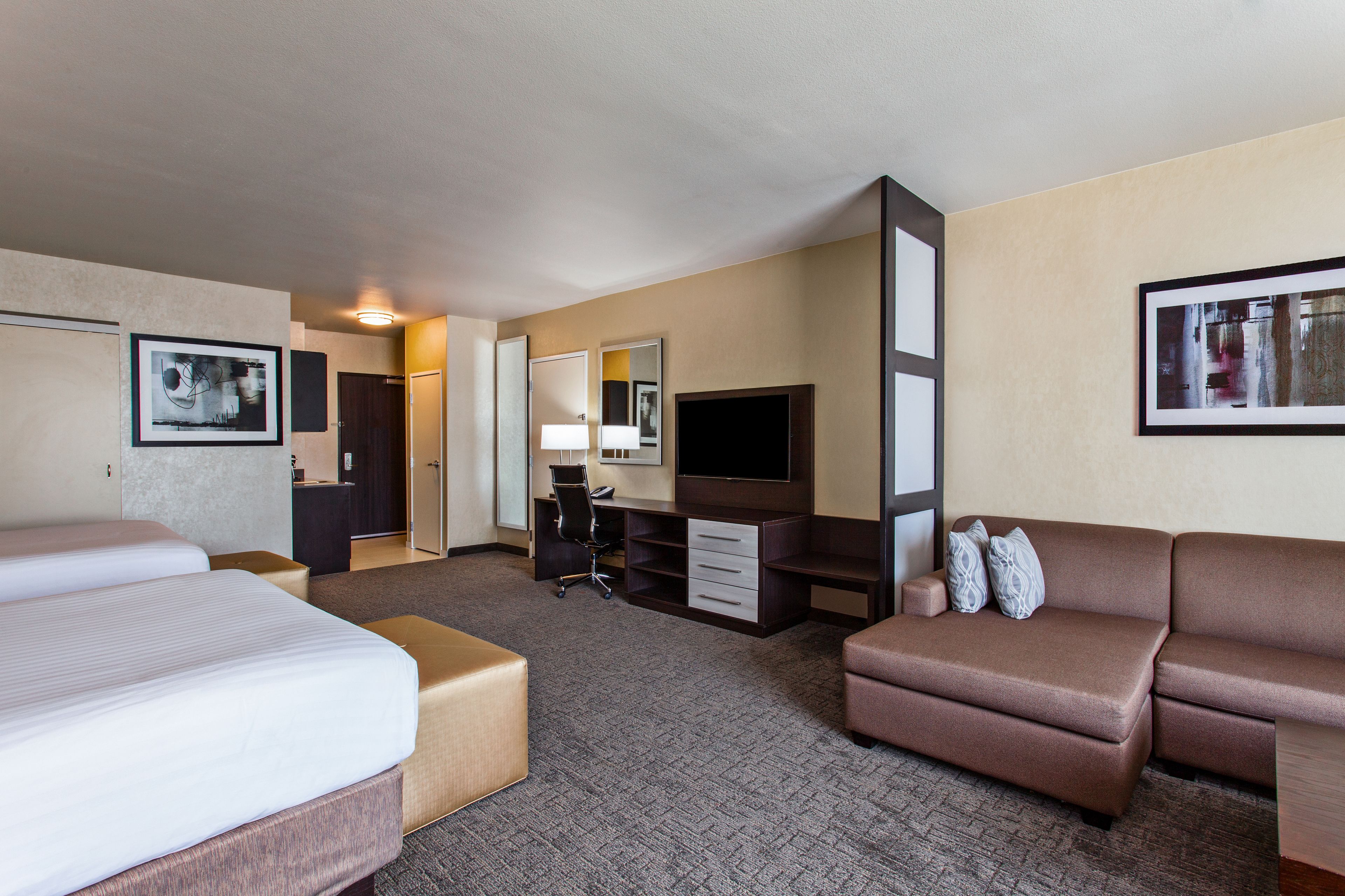 Photo - Holiday Inn Express & Suites Anaheim Resort Area by IHG