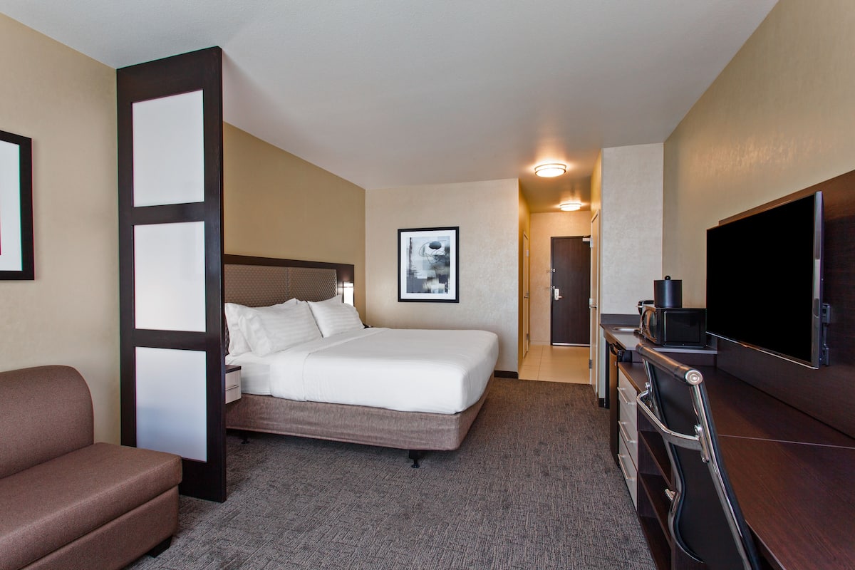 Memory-foam beds, in-room safe, iron/ironing board