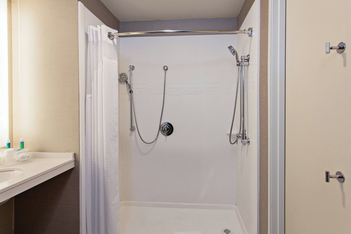 Suite, 1 King Bed with Sofa bed, Accessible (Mobility, Accessible Tub) | Memory foam beds, in-room safe, iron/ironing board, cribs (free)
