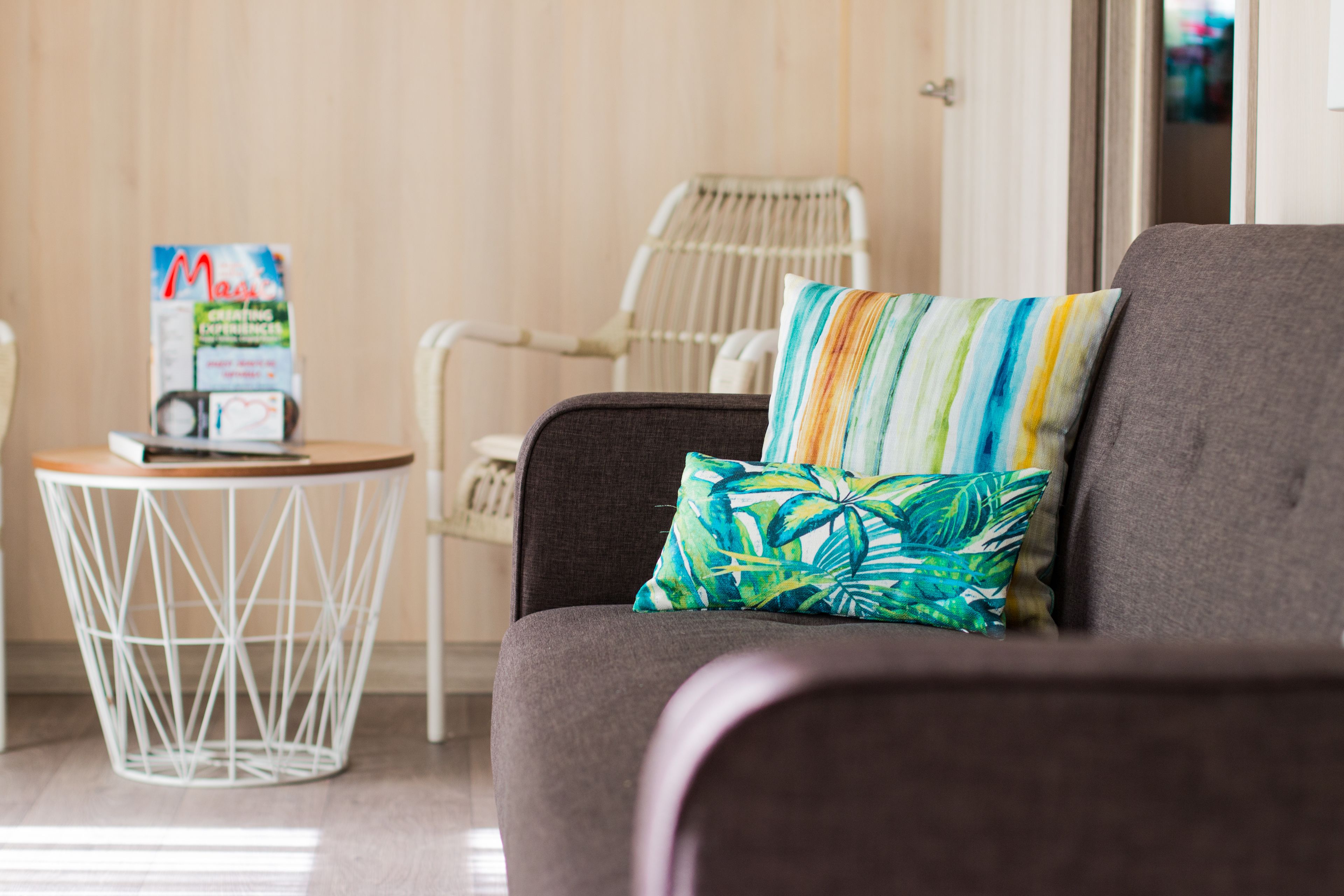 40-inch lcd tv with satellite channels, tv