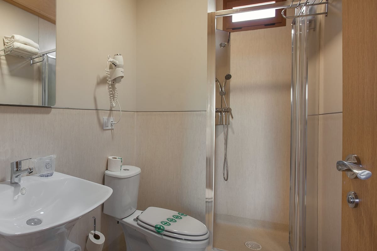 Duş, saç kurutma makinesi, havlu