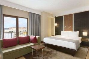 Minibar, in-room safe, blackout curtains, soundproofing - Ramada by Wyndham Istanbul Florya (Istanbul)