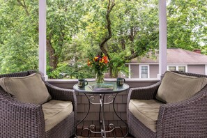 Balcony view - Abbington Green Bed & Breakfast Inn (Asheville)