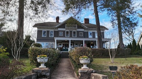 Abbington Green Bed Breakfast Inn - Image 1