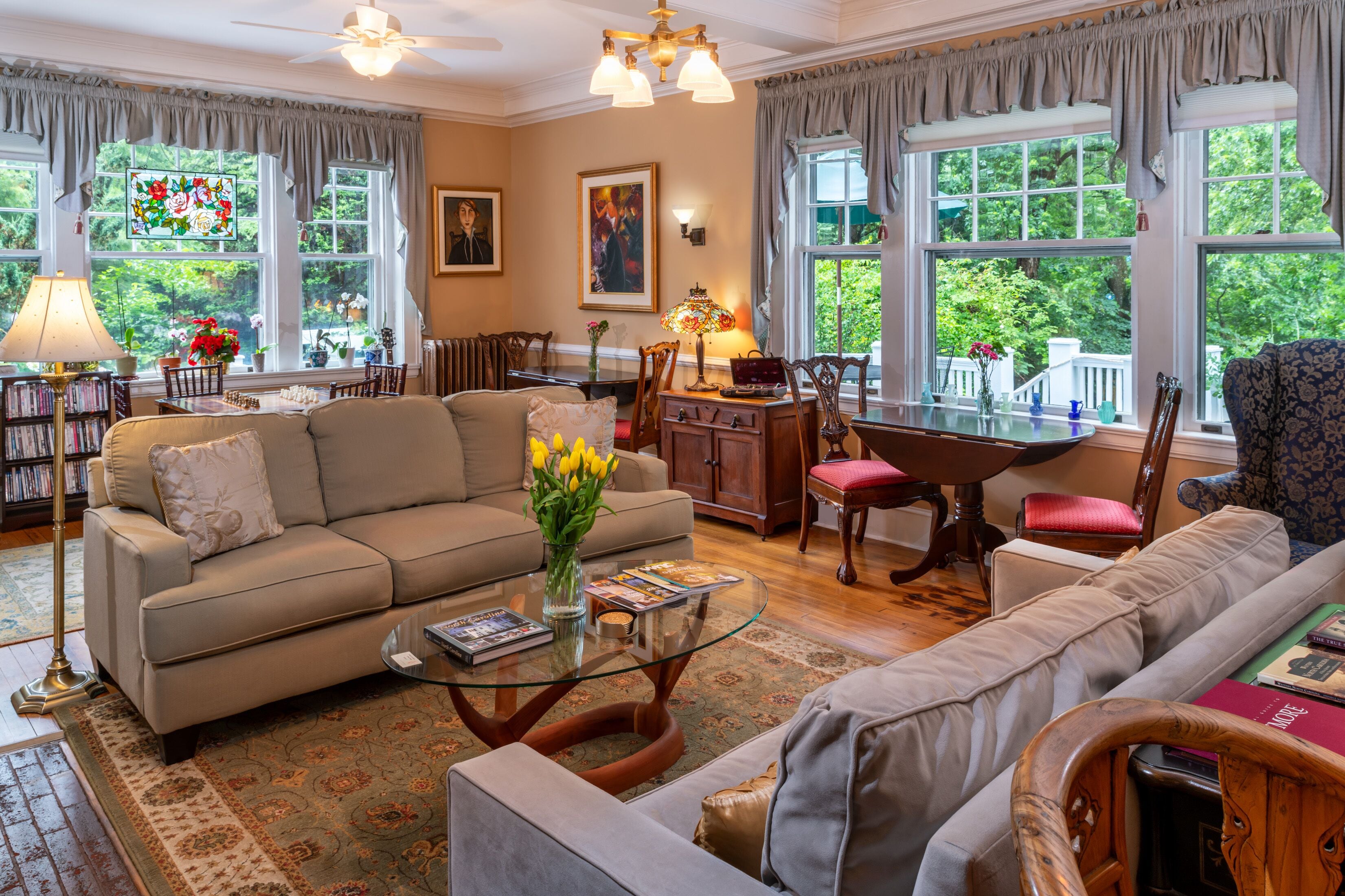 Flat-screen TV, fireplace, DVD player