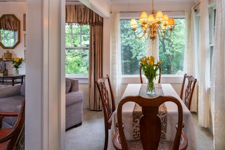 Abbington Green Bed Breakfast Inn - Image 11