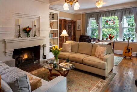 Abbington Green Bed Breakfast Inn - Image 4