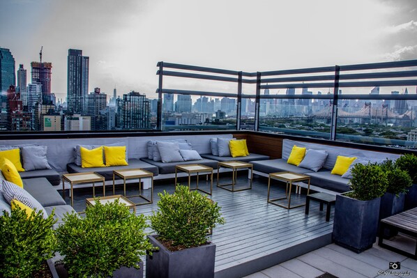 Outdoor dining - The Boro Hotel (Long Island City)