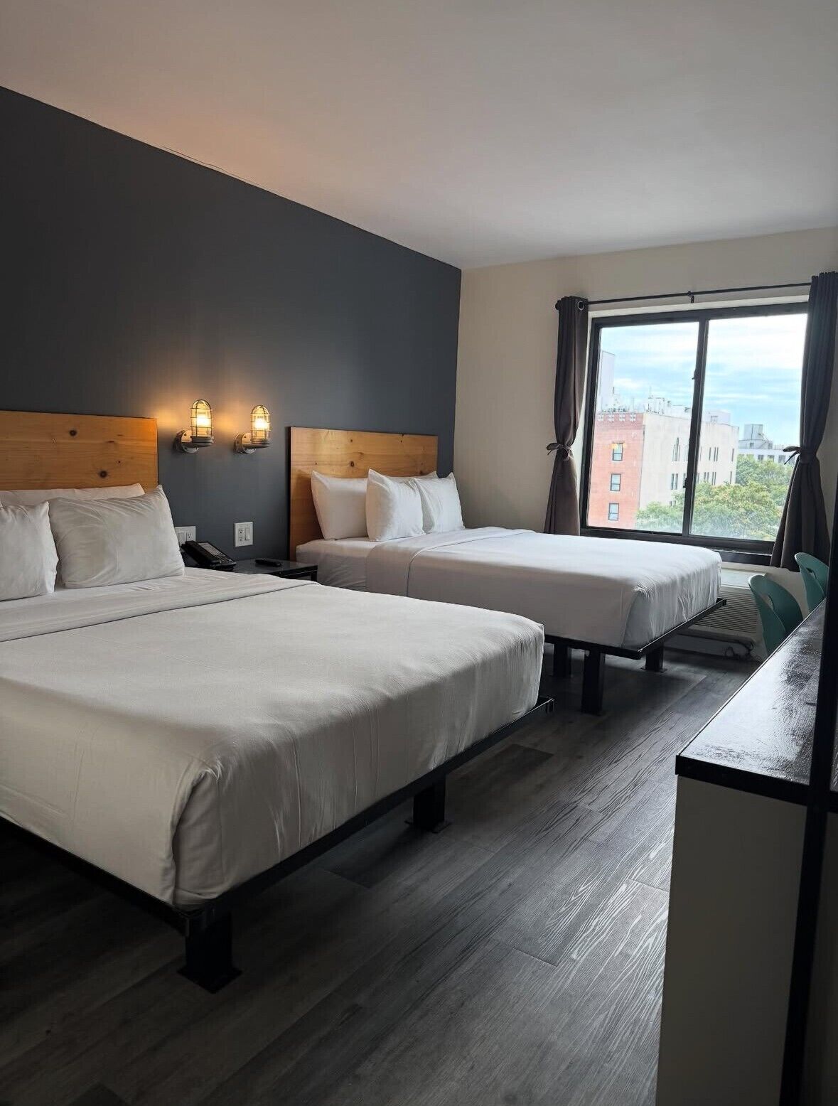 Premium bedding, desk, iron/ironing board, free WiFi