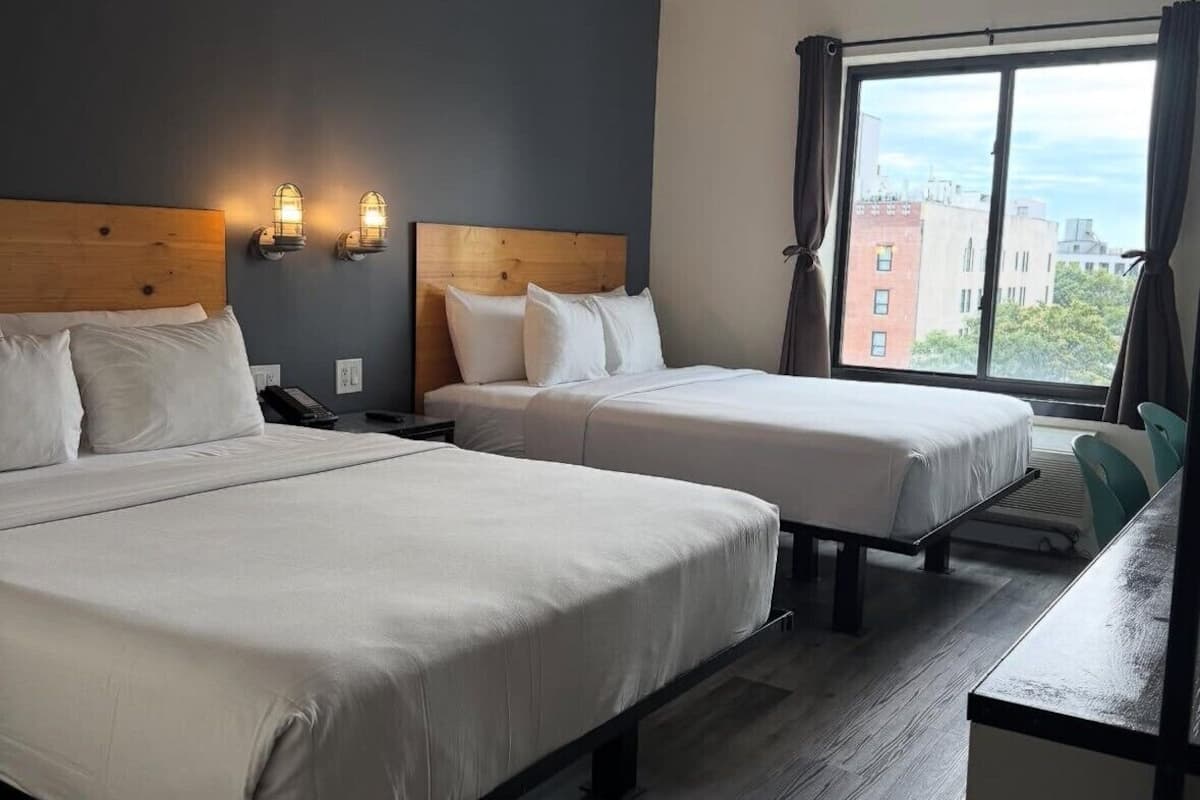 Premium bedding, desk, iron/ironing board, free WiFi