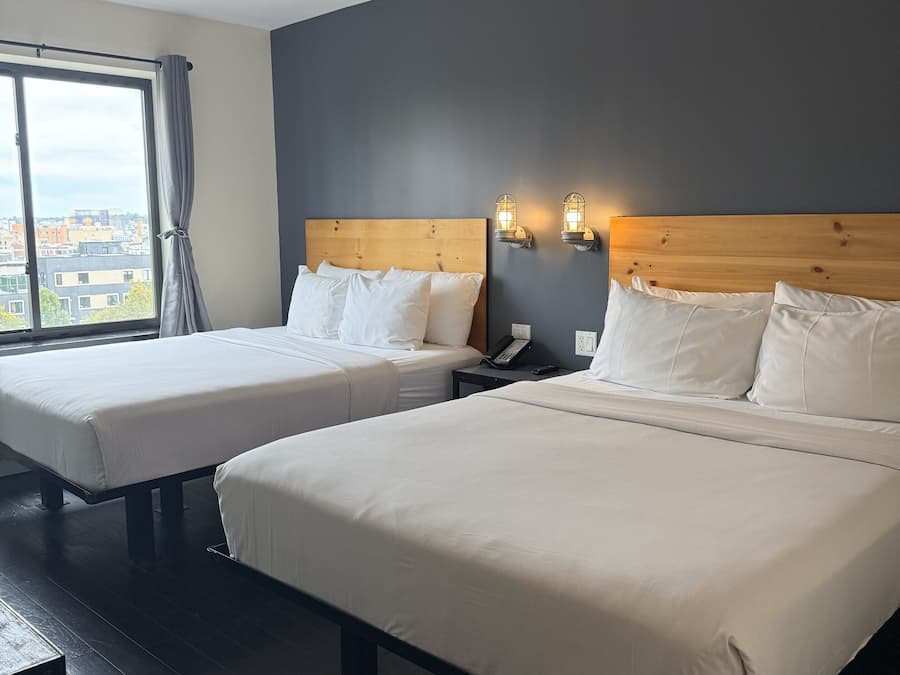Premium bedding, desk, iron/ironing board, free WiFi