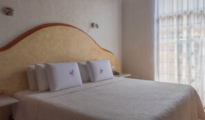 Superior Room | Down comforters, in-room safe, desk, blackout drapes - Hotel Fénix (Tapachula)