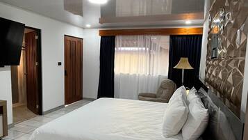 Suite Deluxe | In-room safe, desk, free WiFi, wheelchair access