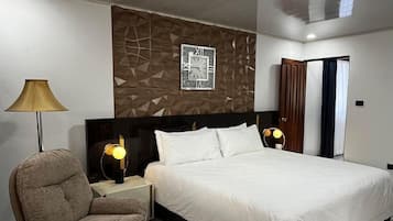 Suite Deluxe | In-room safe, desk, free WiFi, wheelchair access