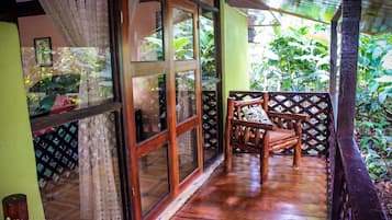 Habitación cuádruple superior, 2 camas matrimoniales | Caja de seguridad en la habitación y wifi gratis