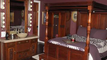 Deluxe Room, 1 Queen Bed, Jetted Tub, Beach View | 1 bedroom, premium bedding, iron/ironing board, free WiFi