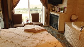 Deluxe Room, 1 Queen Bed, Jetted Tub, Beach View