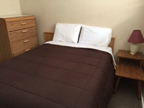 1 bedroom, desk, iron/ironing board, free WiFi - Trail Motel & RV Park (Trail)