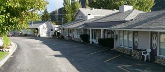 Trail Motel & RV Park