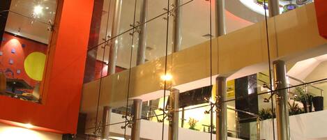 Facciata della struttura - sera/notte