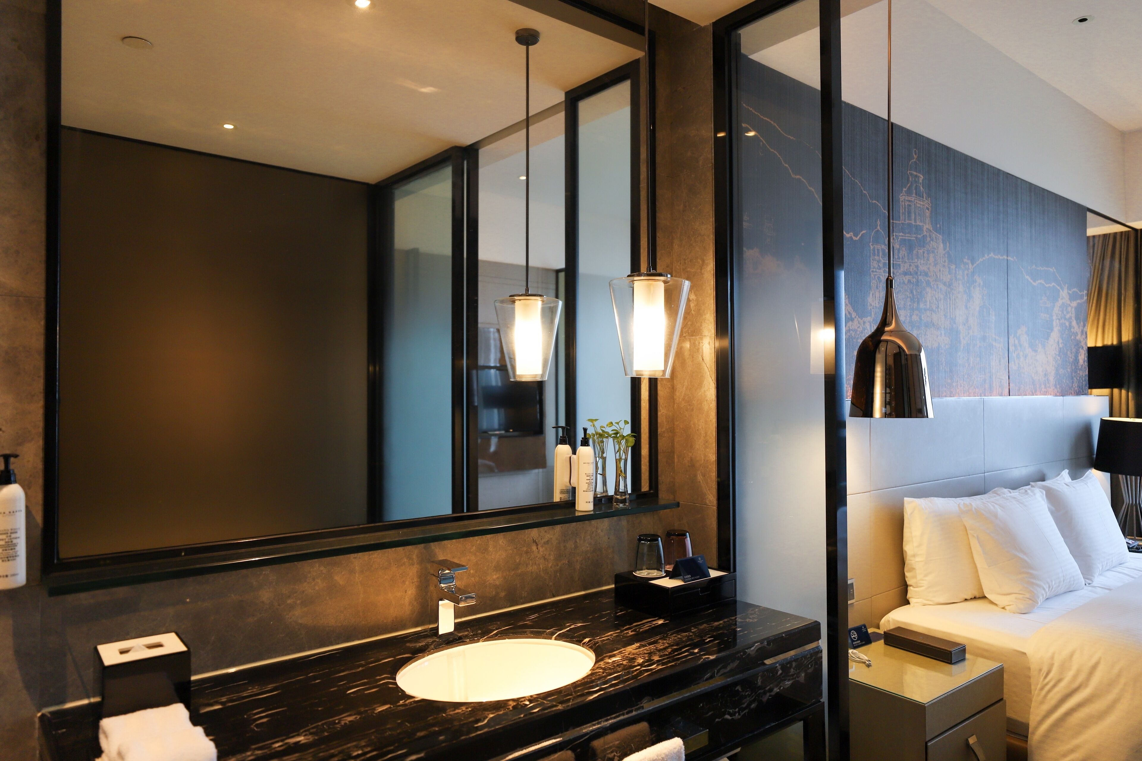 superior deluxe double room | bathroom | combined shower/bathtub, free toiletries, hair dryer, bathrobes